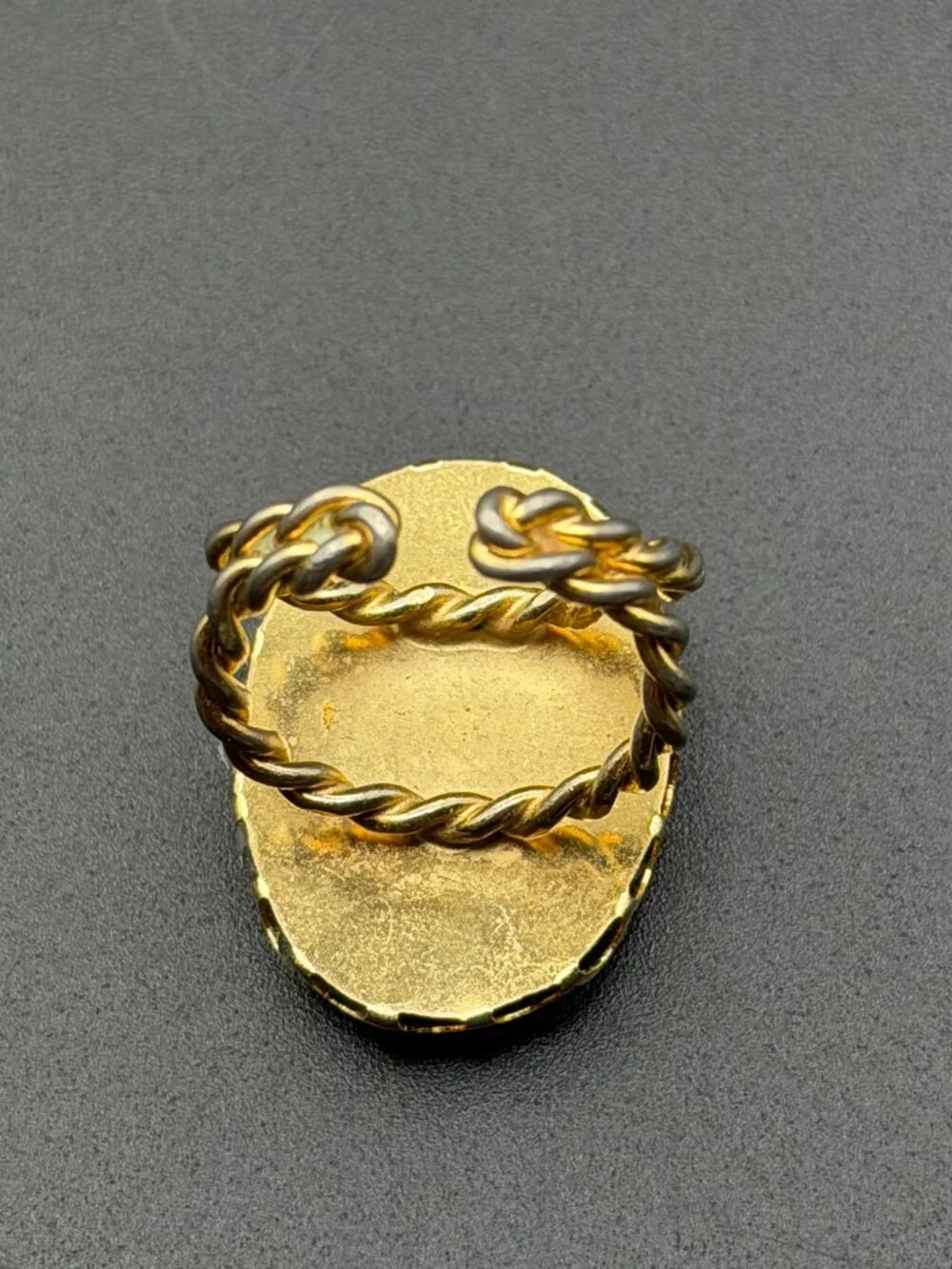 VTG Neptune Poseidon Mythology Black Lucite Gold Tone Adjustable Cocktail Ring - Picture 5 of 5